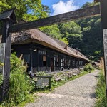 鶴の湯温泉 - こちらが人気の本陣です。