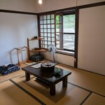 鶴の湯温泉 - シンプルなお部屋です。布団引きは自分でひきます