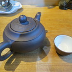 Jasu min - 急須で提供されるジャスミン茶