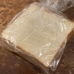 食パン工房 むぎ - 「食パン(1斤)」(※写真画像は1枚に切り出したもの)