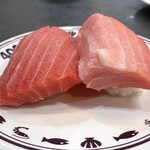 いづつや - 本鮪の小トロ　ネタのでかさが異次元クラス。サシもすごい。口いっぱいトロトロのマグロが広がる。必ず頼む食べるべき一品。