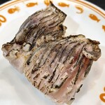 いづつや - 岡山名物ひら塩炙りレモン　ひらは主に瀬戸内や有明で獲れる小骨の多い魚で岡山には骨切りして食べる文化が根付いているが全国に出回っていないんだとか。骨切りされているがやはり少し気になる。炙りの具合と味は◎