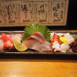 魚市 - 造り盛り合わせ