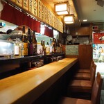 魚市 - 店内（カウンター席）