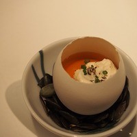 ロドラント ミノルナキジン - Amuse Bouche
                  この日のアミューズは かぼちゃの種、卵黄、メープルシロップ 酸味と甘みのバランスが素晴らしかったです。