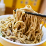 ラーメンエース - 汁なし担々麺　ニンニク少し　麺リフトアップ
