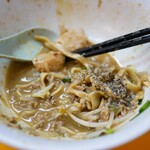 ラーメンエース - ブラックペッパー投入