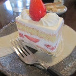 苺のショートケーキ 356円(込)