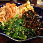 かんてきホルモン 焼肉 蔓 - ナムル君で～すｗ