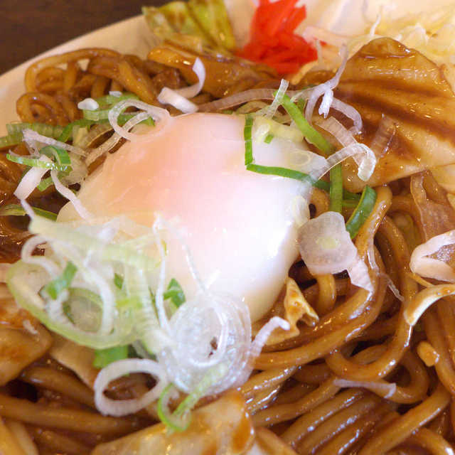 岩倉発のb級グルメ 岩倉やきそば を試してみた 赤味噌こってり 白飯は必需品です By よい子 みっちゃんの店 岩倉 ラーメン 食べログ