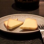DEN - 自家製スモークチーズ