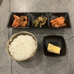 ラオン 焼肉 - パンチャン、ライス