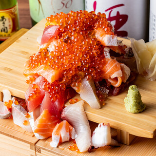 【魚ふじ名物】超贅沢なこぼれ寿司