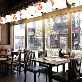 【4名様テーブル席】ご友人とのお食事にどうぞ