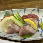 味亭花の家 - ブリとマグロ刺し