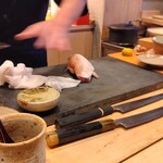 すしやのたい悟 - のどぐろの捌き中