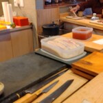 すしやのたい悟 - タッパーの中味は鰊の粕漬け。