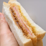 チョウシ屋 - ハムカツパン(食パン)@税込390円：これで半分