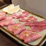 炭火焼肉 にく式 すすきの店 - 