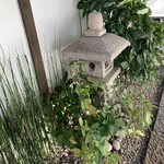 創作和食 ひらた - 玄関までの小道