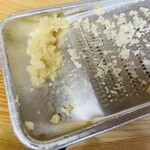 ふぅふー亭 - 自分で生姜をすりおろします