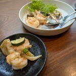 小菜中華-YUÁN- - 剥き海老と蓮根の塩炒め