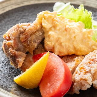 気分に応じて選べる多彩なラインナップの料理！昼は定食も◎