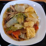 食堂 色川 - 令和6年11月 ランチタイム(11:30〜14:00)
      日替わりランチ 税込600円
      いか天野菜あんかけ、小鉢、生卵、ご飯、みそ汁、漬けもの
