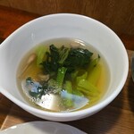 キッチン ブルー グローブ - ほうれん草スープのアップ