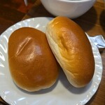 キッチン ブルー グローブ - ロールパンのアップ