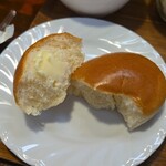 キッチン ブルー グローブ - ２つ目のロールパン