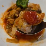 キッチン ブルー グローブ - チキンとトマト