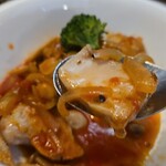 キッチン ブルー グローブ - 大きめなチキン、下半分です