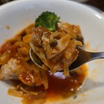 キッチン ブルー グローブ - ２つ目のチキンと玉ねぎ