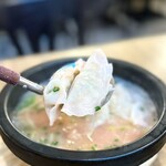 九州炭火酒場 ばってん - ・炊き餃子 鶏白湯明太子 748円/税込