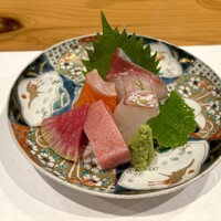 魚と炭と鉄板と ととと - お造り盛り合わせ(寒ぶり・信州サーモン・愛媛 みかん鯛・中とろ）