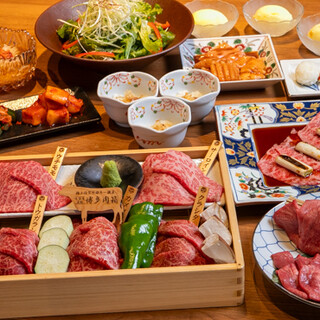 これを食せば千里庵がわかる！人気の品を揃えた「肉箱コース」