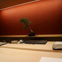 鮨 菜とい - 店内落ちついたカウンター、半個室も