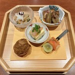 Libertemps - ○先付ハ寸
      ・豚の角煮
      ・サーモンとシャインマスカット
      ・イカの塩辛
      ・レバーパテ シュー
      ・卵豆腐 甘海老