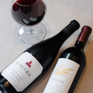 ソムリエが厳選した世界中のワインやシャンパンはお肉と好相性