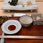 銀座 久兵衛 オークラ東京店 - 突出し　白魚の小鉢が特に美味しかった