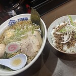 六味亭 - 料理写真:味玉中華そば 麺量2倍‼︎ 肉味噌めし