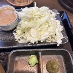 炭火焼和めし処 しんぱち食堂 - キャベツ、胡麻ドレ付き&薬味(わさび&柚子胡椒)❗️