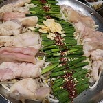 馬肉と日本酒 生肉専家 たてがみ 今池駅前店 - もつ鍋