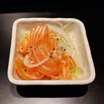 ワタリガラス - 小鉢のサーモンのカルパッチョ