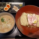 ワタリガラス - 特選。麺は1玉半。味玉と鯛の炙りも美味しい。