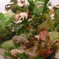 カセント - 神戸三田産の野菜をつかった本日のサラダ　焦がしバターとルッコラの泡ソース