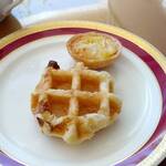 ベイクオーレ - ワッフル、プチパインタルト