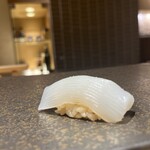 271810885 - 