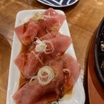 大阪屋 - 和牛の焼きすき寿司(1貫で税込528円)